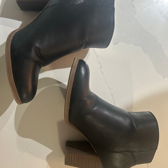 Call it spring Booties - Picture 2 of 3